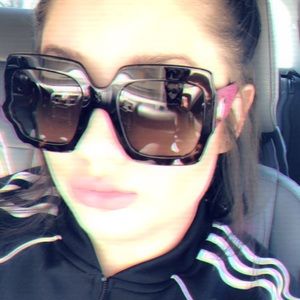 Meet your Posher, Charlene